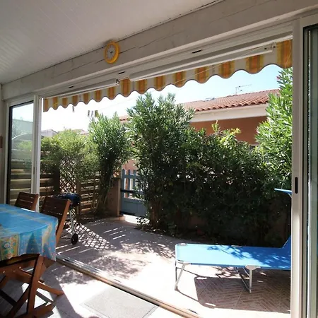 Villa Belle Villa: Seaside Retreat With Shared Pool And Secure Parking